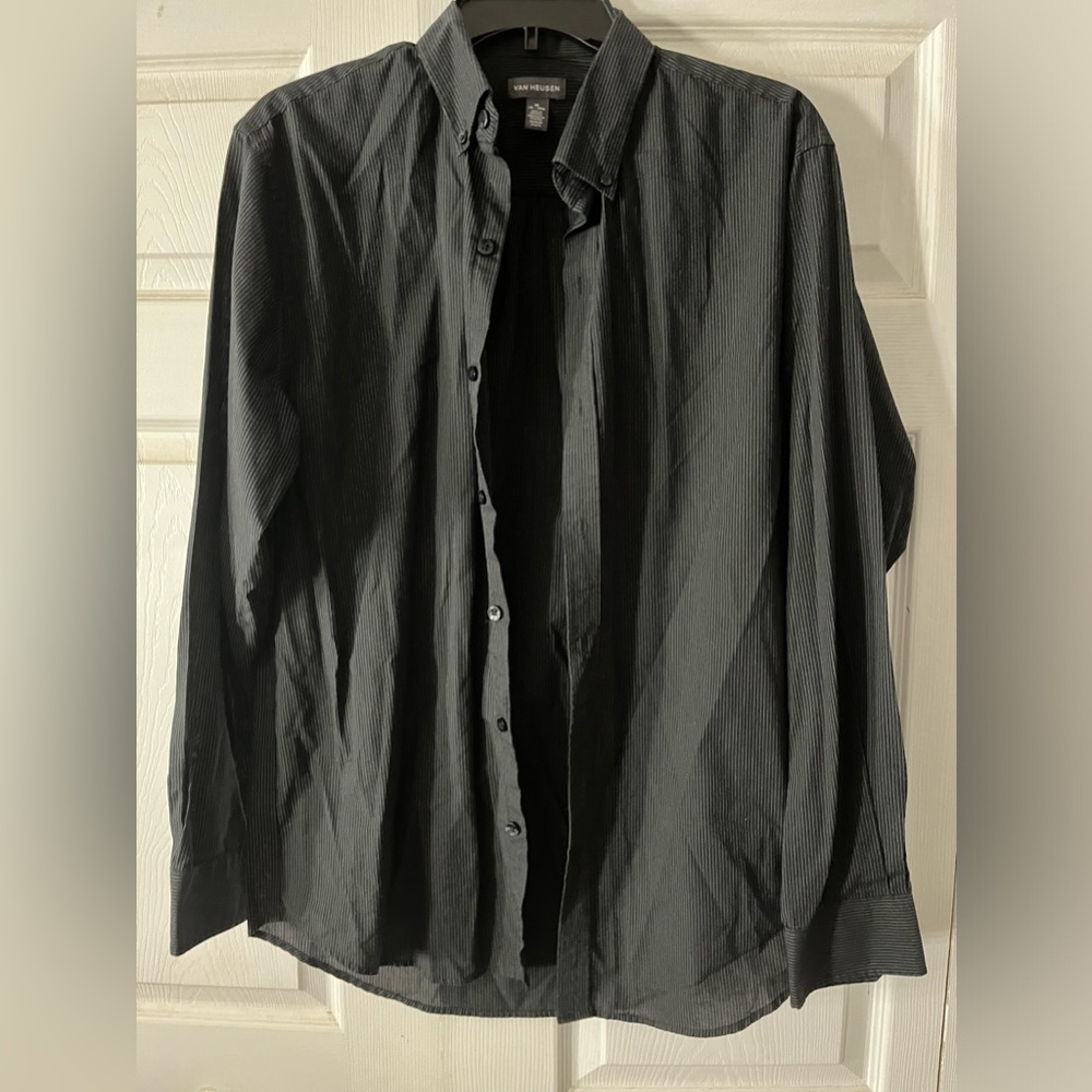 Men’s size medium 15-15 1/2 Van Heusen button up